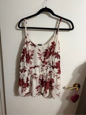 🥳 2 Torrid Cream & Burgundy Floral Sleeveless Peplum Top